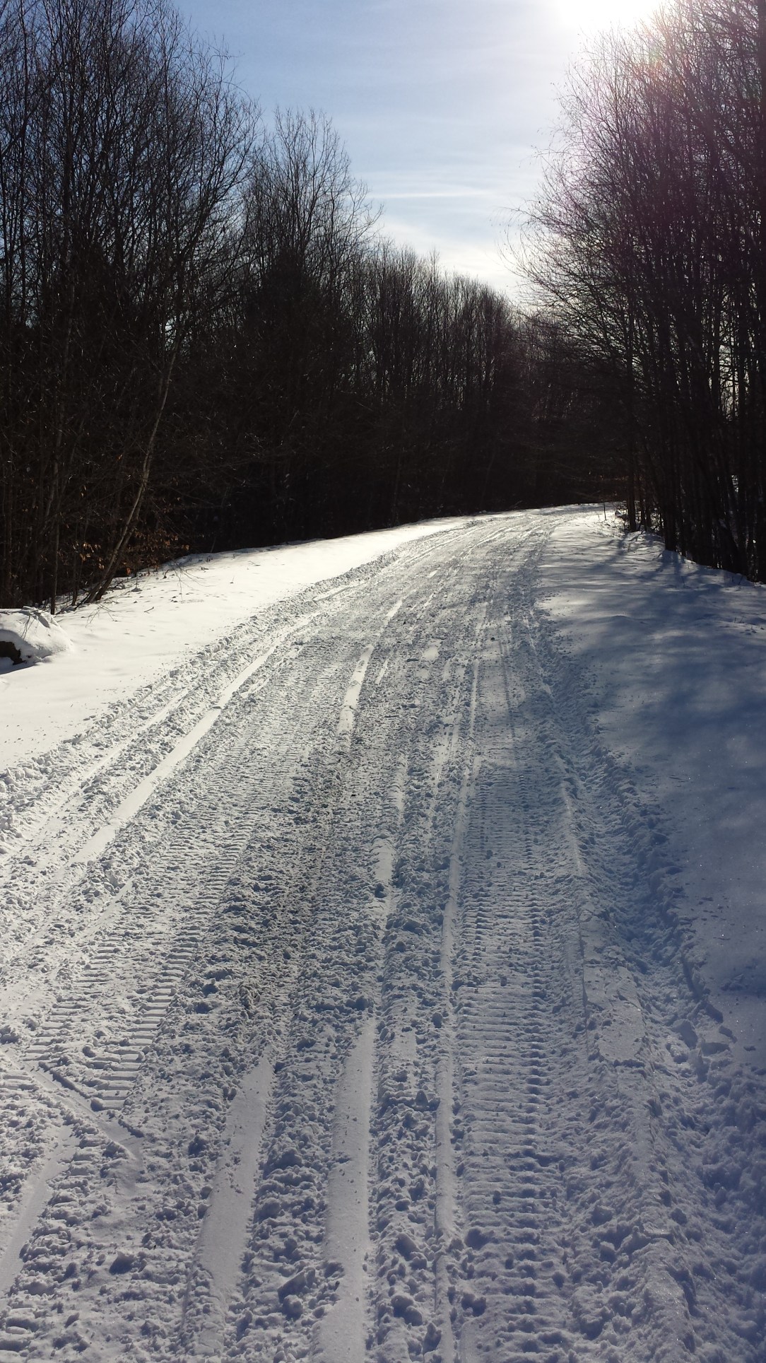 Starting down the trail at 9AM.