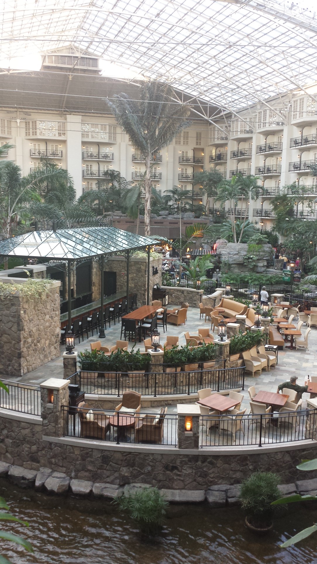 The lobby of Opryland. Vegas-like, no? 